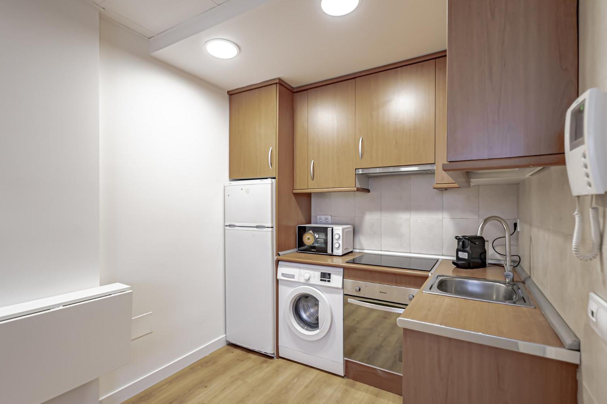 Apartamentos Noviembre Μαδρίτη Εξωτερικό φωτογραφία